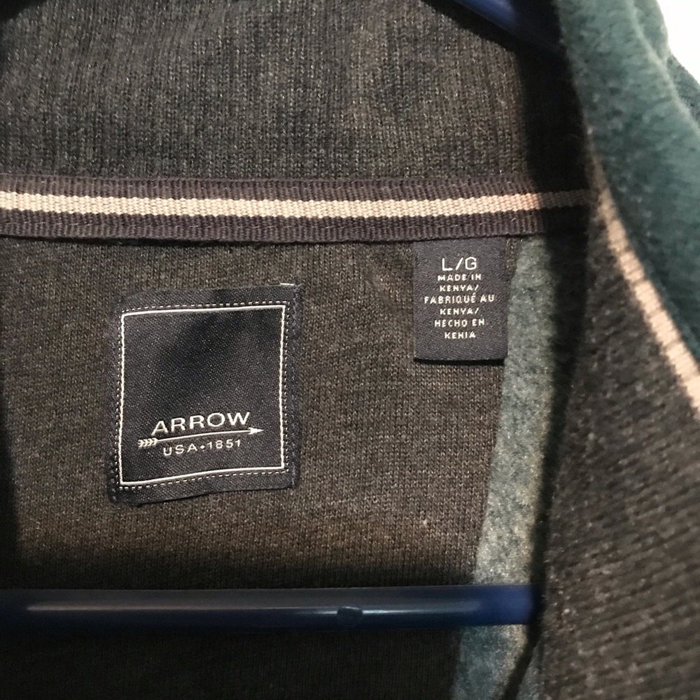 Men’s pull over size large - Picture 2 of 3